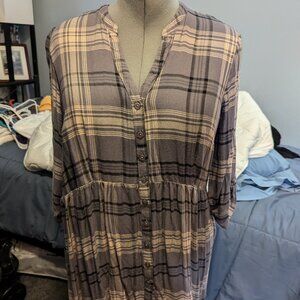 Torrid Button-up V-neck tab sleeve High - Low Top